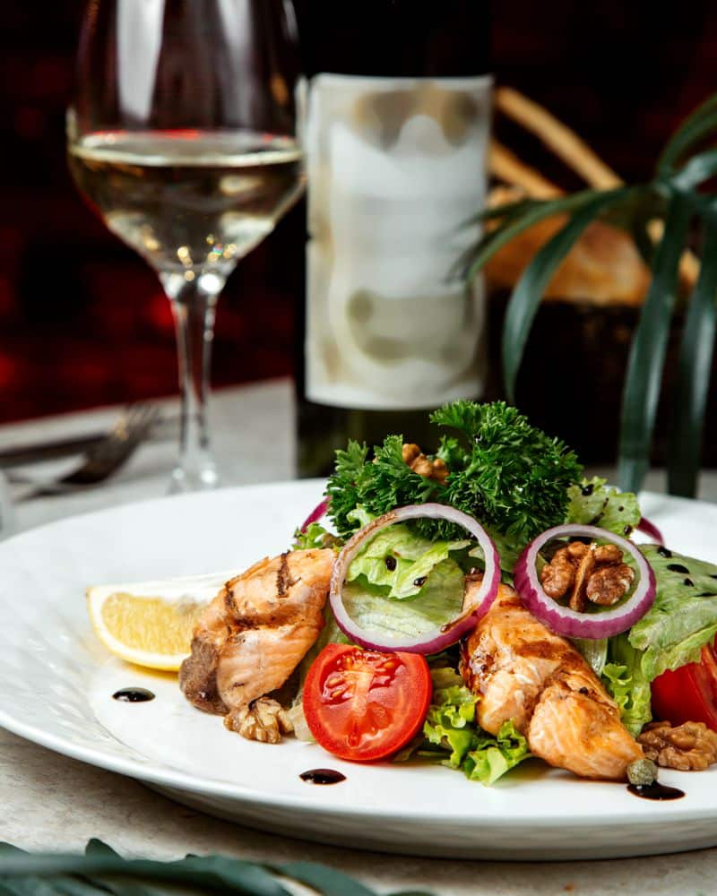 mixed-salad-with-herbs-fried-fish